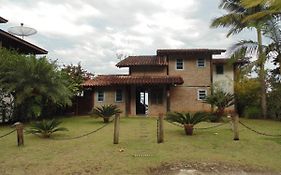 Casa rústica e charmosa em condomínio - Lagoinha